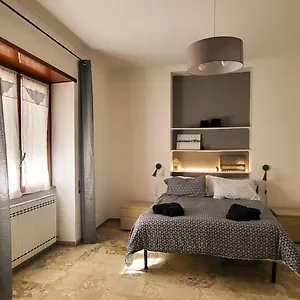 https://3-sisters-house.it-romehotels.com